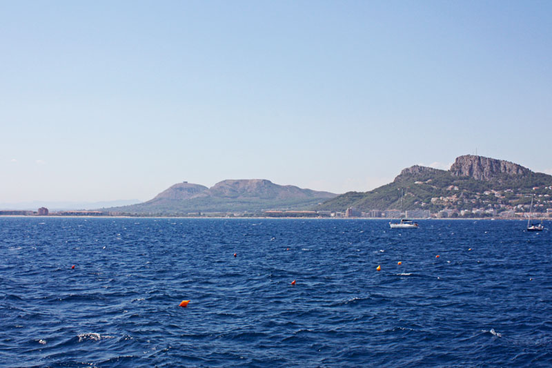 L'Estartit with Torroella De Montgri in the background