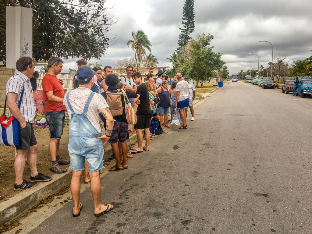 Cuban queueing for a bus