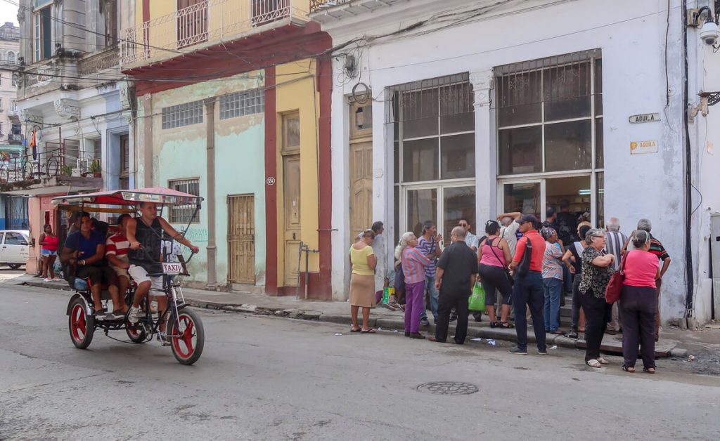 Cuban pharmacy queueing system